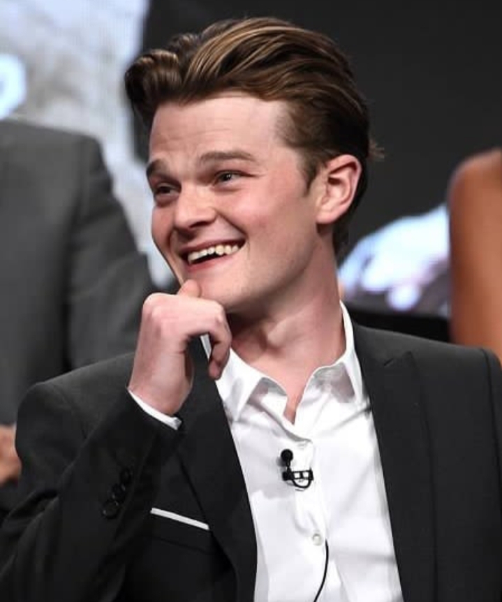 Robert Aramayo Biography Net Worth, Age, Height, Wife, Girlfriend, Family, Career, & More...